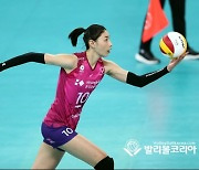 서브 넣는 김연경..서브에이스 1개.