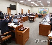 정무위, 거수표결로 사참위법,공정경제3법 안건 변경 상정