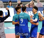 [포토] 우리카드, 2라운드에 이어 3라운드서도 KB에 3-0 완승