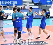 [MD포토] 3연승 우리카드 '선두 KB손해보험 상대로 3-0 완승!'