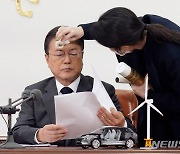 탄소중립선언 연설 준비하는 문재인 대통령