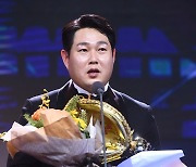 '99.4%' 양의지, GG 최고 득표율 신기록..황재균 14년 만에 첫 영광 (종합)