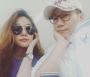 지석진, 미모의 아내와 달달한 셀카 "평생 친구, 즐겁게 살자"[SNS★컷]