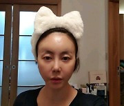 황혜영, 잡티 하나 없는 무결점 피부 '관리가 일상' [SNS★컷]