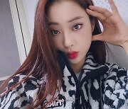 경리, ♥정진운은 어디에? "배고파서 방어 시킴..방어는 방에서" [★SHOT!]