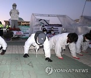 비정규직 이제그만, 국회 앞서 오체투지