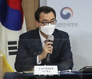 [포토]브리핑하는 신봉삼 공정위 사무처장