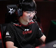 '바이퍼' 박도현, 中 EDG 입단..'스카웃' 이예찬과 호흡 [오피셜]