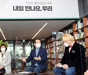 정세균 "캄캄한 터널이지만 빛 보여..K방역 칭찬은 오히려 걱정"