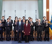 공수처장 추천 연기..추 장관 등 '2차 개각'에도 영향 끼칠까