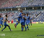 드디어 울산이 해냈다..주니오 멀티골 앞세워 8년만에 ACL 정상