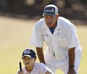 신중하게 퍼팅 라인을 살피는 김세영 프로 [LPGA CME그룹 투어챔피언십]