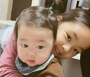 '정한울♥︎' 이윤지, 동생 소울 안고 하트 만든 라니에 "사랑 그 차제"[Oh!마이 Baby]