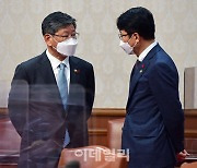 [포토] 국무회의 참석한 이용구 법무부 차관