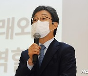 文 "백신 준비 잘하고 있다"..유승민 "모두 거짓말, 부끄러운 대통령"