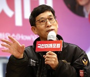 진중권의 마지막 말 "이로써 내 싸움 끝났다..사실이 사실의 지위 되찾아"