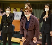 [벤치명암] 할 말 잃은 BNK 유영주 감독 "내가 준비를 더 잘하겠다"