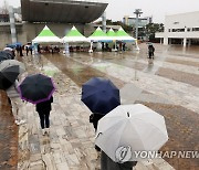 "혹시 나도 무증상 감염?" 광주서도 익명 선별진료소 운영