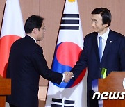 기시다 "위안부 합의, 바이든에 일본 입장 확실히 이해시켜야"