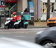 '배민' 안으려 '요기요' 파는 딜리버리히어로