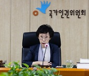 최영애 인권위원장 "정부, 생계와 의료 대책 더욱 강화해야"