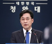 문재인 대통령, 초대 공수처장에 김진욱 헌재 선임연구관 지명