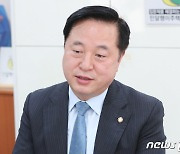 김두관 "윤석열 탄핵, 당론 채택하자..반개혁 선봉장 처리해야"