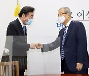 김종인에 靑 영수회담 제안한 이낙연..역할론 찾기