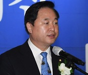 '탄핵론' 자제령에도..김두관 "윤석열 탄핵 당론으로 하자"