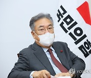 연합뉴스와 인터뷰하는 정진석 공천관리위원장