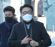 [포토]김진욱 공수처장 후보자, 대중교통으로 출근