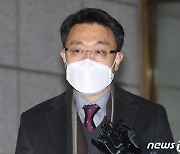 공수처장 청문회 벼르는 野.."제도가 문제면 사람이라도"