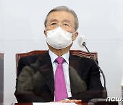 김종인 "文정부 실정 극에 달해..잘못된 정치 근본 바꿔야"