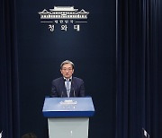 인사 브리핑 나선 노영민 비서실장