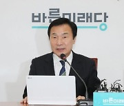 손학규 "文대통령이 할 일은 '국민 통합'..MB·朴 사면해야"