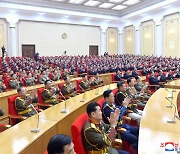 초특급 방역이라더니..북한, 노마스크로 대규모 행사