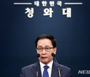 文, 마지막 비서실장에 기업인 출신 유영민 낙점..이유는?