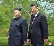 시진핑·푸틴, 北 김정은에 새해 연하장 보내.."내용은 비공개"