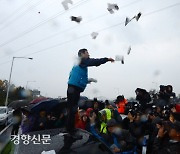 체코 "한국에 대북전단법 질의", 정부 '외교력' 총동원에도 논란 확산