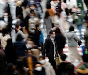 日 신규감염 4000명..'긴급사태 선포' 초읽기