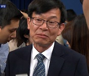 김상조 정책실장은 유임..야당 "그렇게도 사람 없나"