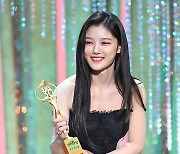 '2020 SBS연기대상' 김유정 '우수연기상, 받았어요' [MK포토]