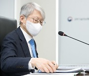 최기영 장관 "코로나 치료제·백신 개발 끝까지 지원.. 디지털 뉴딜 성공시킨다"
