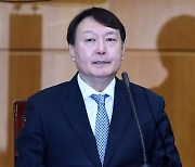 [새해 여론조사] "윤석열 대선 출마 안 할 것" 57.5%
