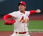 '올해의 신인 13위' 김광현, 'PS 스타' 아로자레나도 제쳤다..MLB.COM