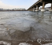 세밑 한파가 만든 한강 얼음