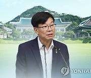 [속보] 문대통령, 김상조 靑 정책실장 사의 반려