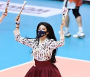 [포토] 김연정 '새해 첫 날 흥겨운 한복 응원'