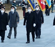 새해 첫날 '이명박·박근혜 사면론' 불붙인 이낙연