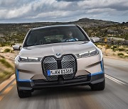 [리뷰] BMW 전기차 디비전의 강화를 이끌 존재..'BMW iX'